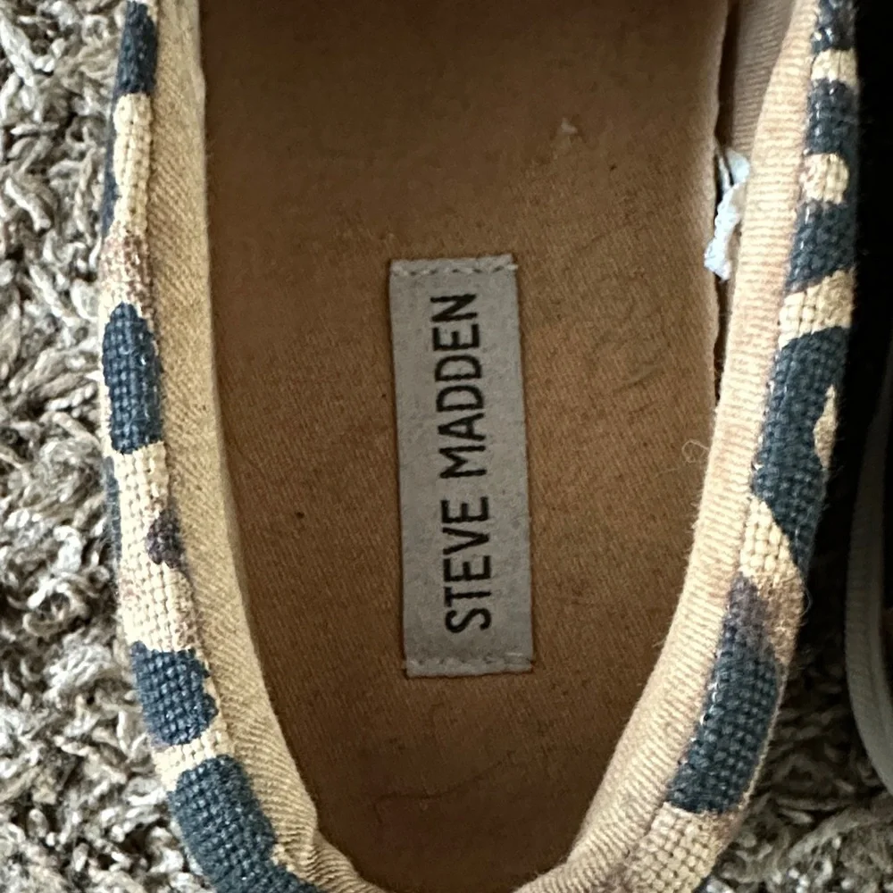 Steve Madden Leopard Print Kids Sneakers - Picture 3 of 4